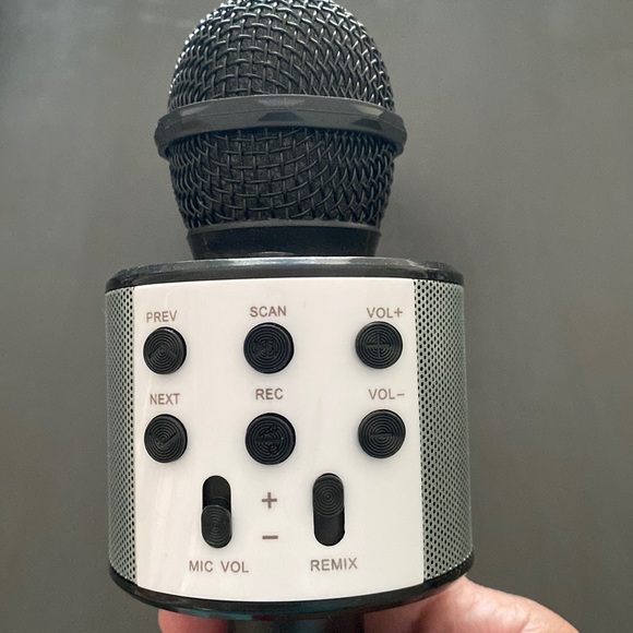 Merkury Wireless Bluetooth Karaoke Microphone- Used - Picture 4 of 6